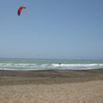 Kitesurfer am Strand von Marina di Castagneto 