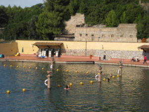 großes Thermal Schwimmbad Calidario 38 Grad in der Toskana