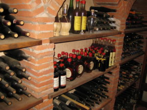 Weinkeller vom Besitzer Restaurant La Grotta in Buti Toskana