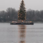 Hamburg im Dezember zu Weihnachten grau in grau