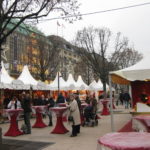 Weihnachtsmarkt mit Glühwein in Hamburg