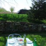 Piemont im April erste warme Sonnentage im Garten vom B&B Ca San Ponzio