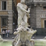 Roma Piazza Navona, Brunnen mit italienischer Maenner Marmor Statur